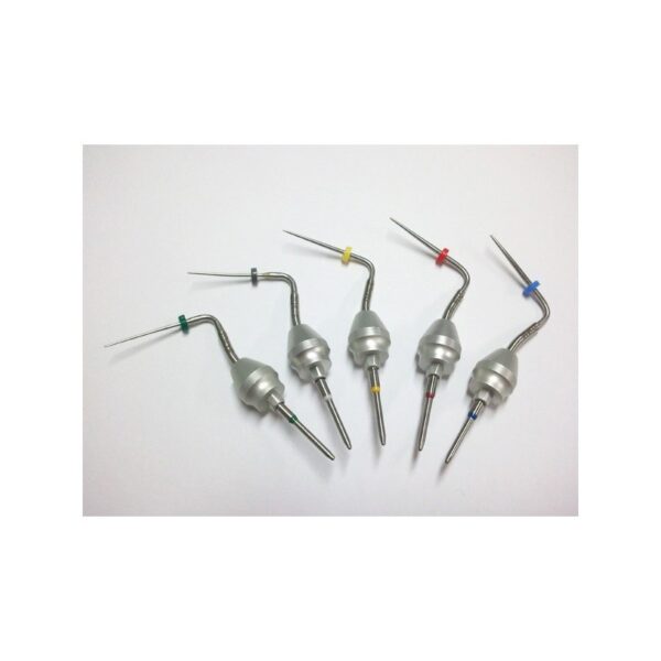 PLUGGER M Cinque lime dentali PLUGGER M con anelli colorati disposti su sfondo bianco.