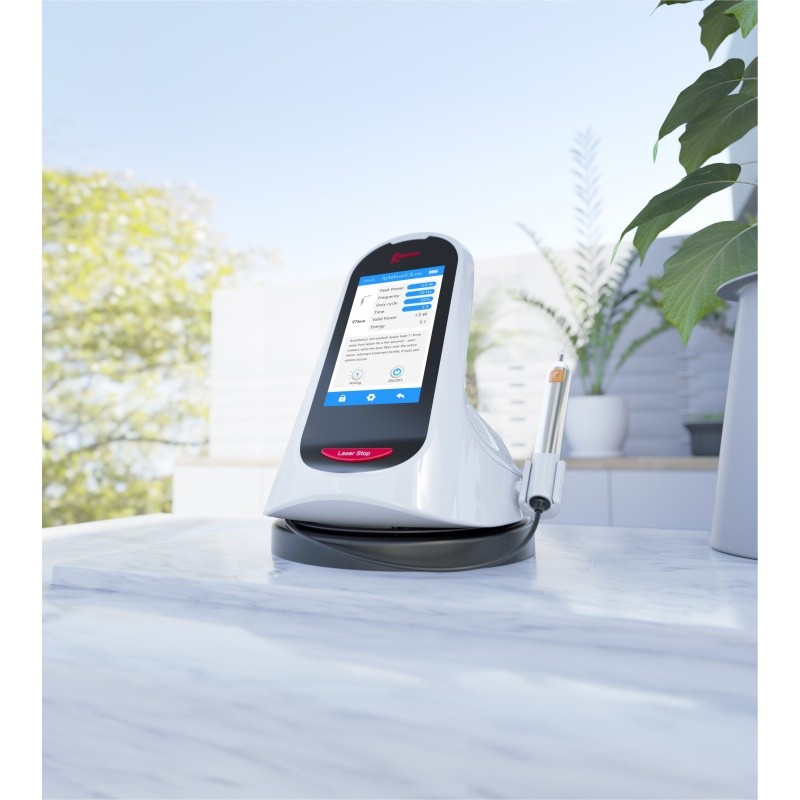 Il laser a diodi LX 16 PLUS con touchscreen si trova su un piano di marmo bianco.