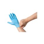 Someone puts on a GUANTI IN NITRILE TAGLIA XL glove, pulling it tightly over their hand.