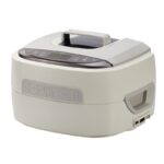 Cuociriso elettrico bianco con display digitale, maniglia e modello DB-4821.