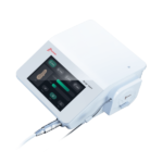 Dispositivo SURGIC SMART LED bianco con touchscreen, pulsanti e cavi.