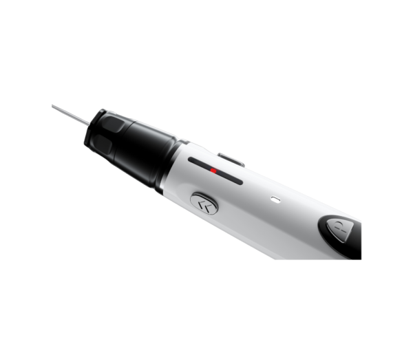 Primo piano di una penna elettronica per iniezioni mediche Fi-E, bianca e nera, ago visibile.