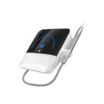 L'S 6 è un ablatore dentale digitale con schermo e manipolo collegato.