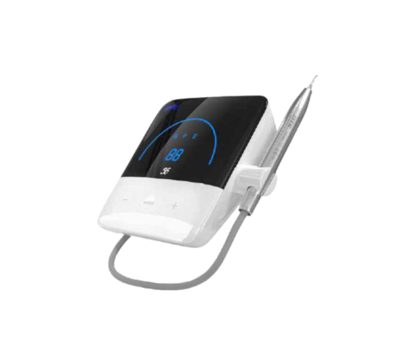 L'S 6 è un ablatore dentale digitale con schermo e manipolo collegato.