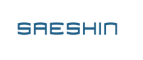 La parola SAESHIN in carattere blu, moderno e sans-serif su sfondo grigio chiaro.