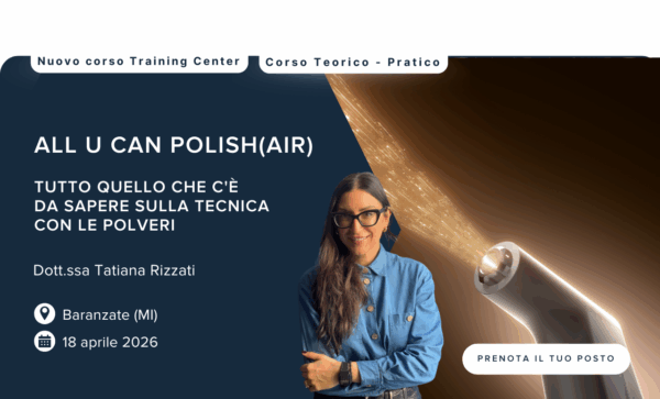 Donna in piedi accanto alla grafica di una lucidatrice ad aria dentale, che promuove un corso di tecnica di lucidatura.