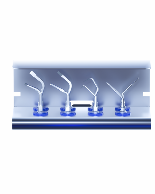 Quattro punte per ablatore dentale dell'ALTAQI-KIT compatibile SATELEC® su un supporto metallico.