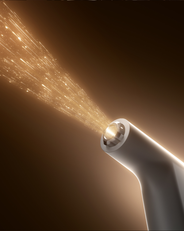 Un ugello sopragengivale Manipolo AP-3L spruzza particelle dorate e scintillanti.