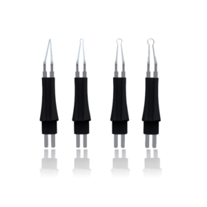 Quattro pinzette elettroniche Puntali C-BLADE nere e argento, con punte di diverse forme.