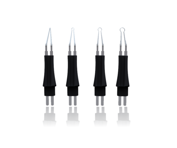 Quattro pinzette elettroniche Puntali C-BLADE nere e argento, con punte di diverse forme.